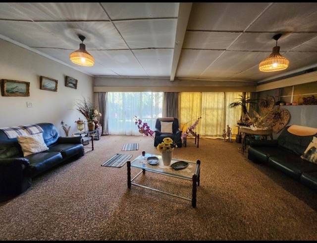 4 BEDROOM HOUSE FOR SALE IN THEOVILLE